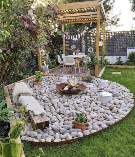 53 Stunning Outdoor Fire Pit Ideas - Chaylor & Mads Modern Outdoor Firepit, Garden Concept, Backyard Gardens, Fire Pit Landscaping, Gardens Ideas, Gardening Design, Fire Pit Ideas, Fire Pit Area, Party Garden