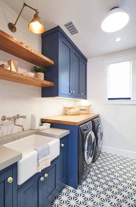 Magnificent modern farmhouse style interiors in Manhattan Beach Modern Farmhouse Laundry Room, Utility Room Designs, Blue Laundry Rooms, Room Storage Diy, Dream Laundry Room, Modern Laundry Rooms, Farmhouse Laundry Room, Laundry Room Cabinets, Laundry Room Inspiration