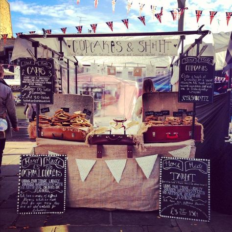 Love this look, hessian, blackboards, typography, suitcases: Cupcakes & Shhht - market stall, Camden lock Market Stall Display Ideas, Stall Decorations, Market Stall Display, Food Stall Design, Farmers Market Display, Cake Stall, Stall Display, Stand Feria, Menue Design