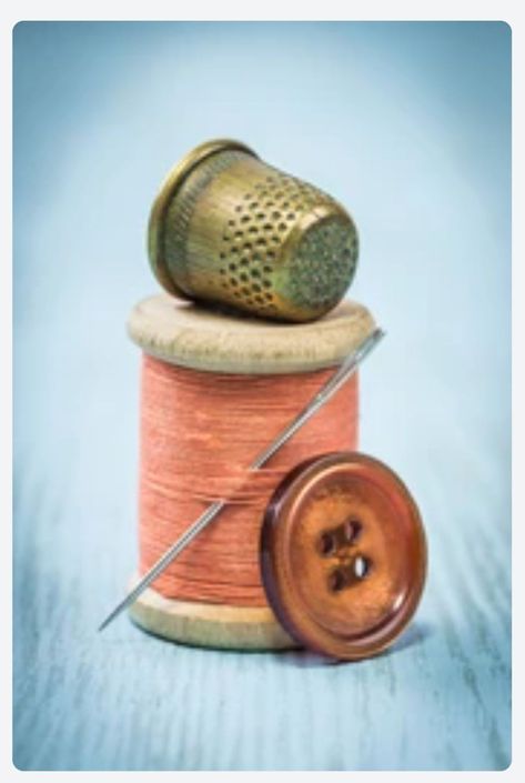 Still Life Images Photography, Vintage Still Life Photography, Still Life Inspiration, Foto Still Life, Sewing Photography, Spool Of Thread, Spools Of Thread, Still Life Pictures, Still Life Images