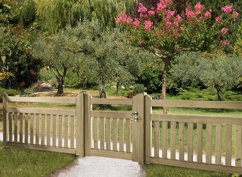 Cheap Privacy Fence, Pagar Modern, Short Fence, Low Fence, Fence Yard, Craftsman Homes, Small Fence, Privacy Fence Designs, Front Fence