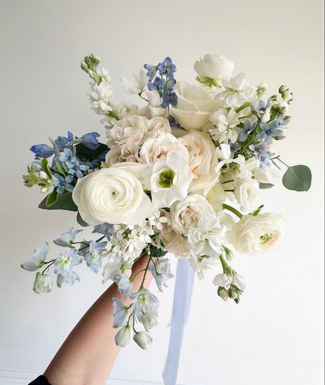 Subtle Wedding Colors, Something Blue Flowers, Blue Themed Bouquet, Blue White Bouquet Wedding, Wedding Florals With Blue, White Blue Bridal Bouquet, Simple Floral Arrangements Wedding, White And Blue Bouquet Wedding, Dusty Blue Flower Arrangements