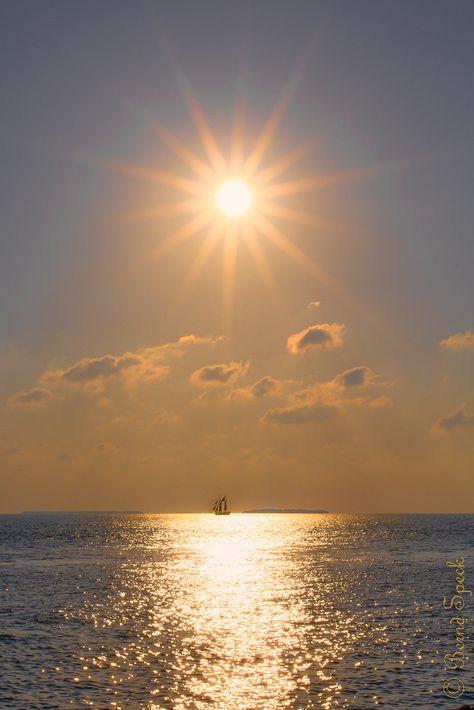 Pictures Of The Sun, Key West Fl, Ocean Wallpaper, Sunset Wallpaper, Beautiful Sunrise, Foto Inspiration, Ipad Wallpaper, Key West, Beautiful Sunset