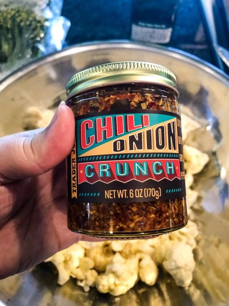 Chili Onion Crunch Roasted Cauliflower - Sweetpea Lifestyle Cauliflower Chili, Chili Onion Crunch, Cauliflower Side Dish, Trader Joes Food, Crunch Recipe, Joe Recipe, Diy Easy Recipes, Trader Joes Recipes, Low Carb Side Dishes