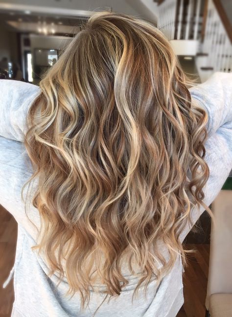 Balayage + Lowlight Blonde Low Lights, Winter Hair Colour For Blondes, Ashy Hair, Winter Blonde, Winter Hair Color, Hair Color Highlights, Winter Hair, Brown Blonde Hair, Hair Color And Cut