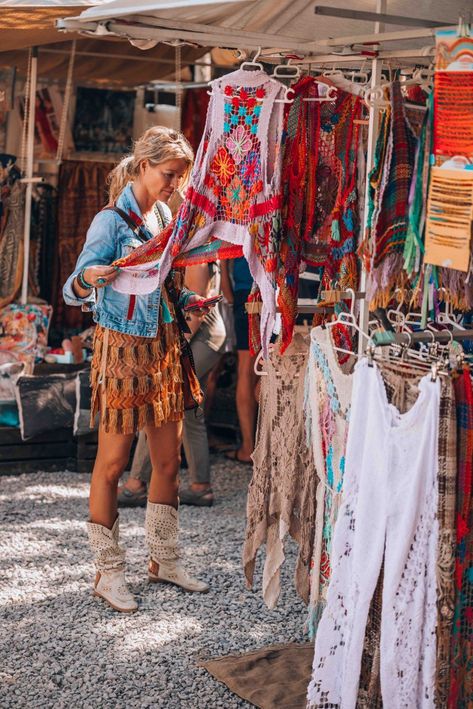 The best finds you should get from the Ibiza hippie market this year Ibiza Fashion Outfits, Utopia Ideas, Look Hippie Chic, Boho Market, Chique Outfit, Hippie Lifestyle, Fashion Courses, Ibiza Outfits, Bohemian Aesthetic