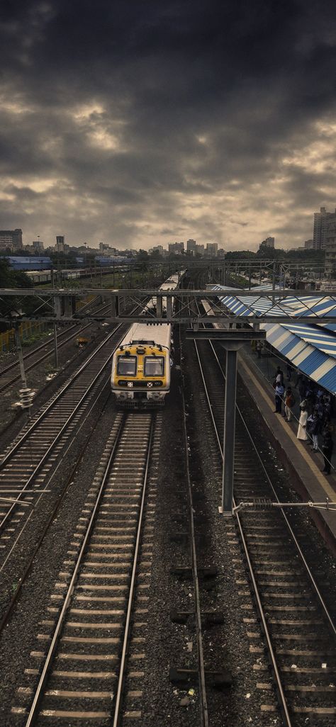 Mumbai Rain Night, Mumbai Asthetic Picture, Local Train Mumbai Photography, Mumbai Barish, Local Train Snap, Mumbai Wallpaper, Mumbai Rain, Mumbai Aesthetic, Mumbai Local