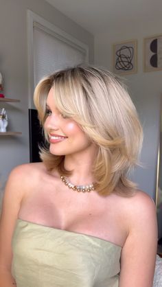 Short Layers On Short Hair, Short Layered Blowout Hair, Layers With Short Hair, Hair For Thinner Hair, Carrie Bradshaw Short Hair, Shoulder Length Haircut Fine Hair, Cute Short Blonde Hairstyles, Cute Hair Cuts Short, Short Butterfly Haircut With Bangs