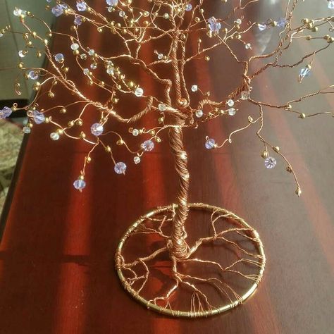 Wire Tree With Lights, Wire Wrapping Tree Of Life, Wire Wrapped Christmas Tree, Wire Art Tree, Wire Wrapping Tree, Wire Wrapped Decor, Beaded Wire Tree, Copper Wire Tree Diy, Wire Tree Sculpture Diy How To Make