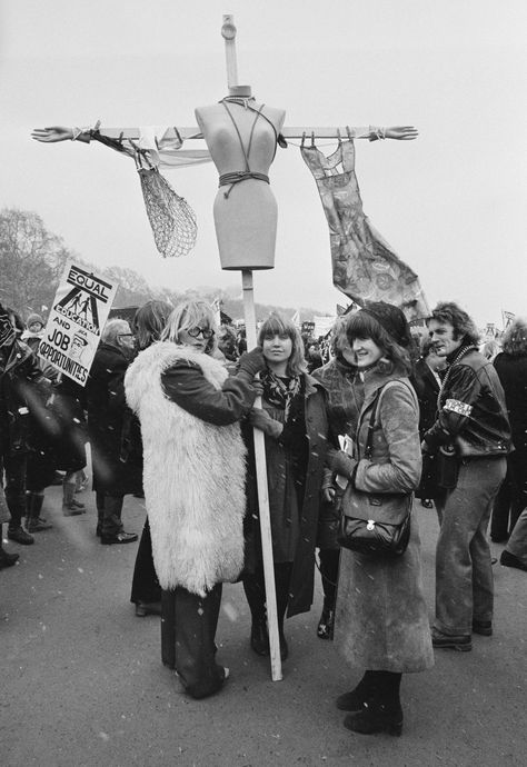 Women's Liberation Movement march, 1971 – in pictures | World news | The Guardian Womens Protest 70s, Womens Liberation Movement, Womens Rights Movement, Speech Prompts, Rad Fem, Impromptu Speech, Jane Bown, Liberated Woman, Feminist Protest