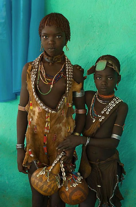 Children from Ethiopia Bone Reading, Ethiopian Tribes, Africa Tribes, Traditional Healer, Africa People, African Children, African People, African Girl, We Are The World