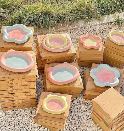 Plates Cute, Bubble Collection, Clay Dish, Colorful Room Decor, Rectangle Plates, Pink Ginger, Estilo Ivy, Ceramic Ring Dish, Salad Fruit