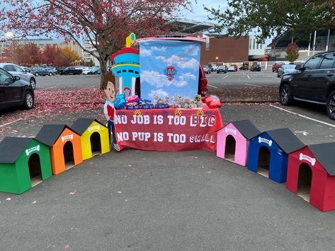 Paw Patrol Dog House Diy, Paw Patrol Halloween Decorations, Dog House Trunk Or Treat, Trunk Or Treat Ideas For Cars With Dogs, Trunk Or Treat Ideas Paw Patrol, Dog Parade Float Ideas, Paw Patrol Trunk Or Treat Ideas For Cars, Trunk Or Treat Paw Patrol, Trunk Or Treat Dog Theme