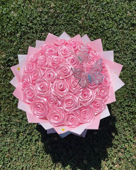 🩷🩷 - - - - - - - - #bouquet #eternalbouquet #ruže #buket #pinkbouquet #rose #ramo Pink Rose Flower Bouquet, Fake Roses Bouquet, Buket Pink, Fake Flowers Bouquet, Fake Flower Bouquet, Fake Flower, Bouquet Ideas, Pink Bouquet, Floral Gifts