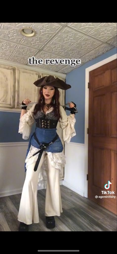 Blue Pirate Outfit, Pirate Aesthetic Female Outfit, Pirate Inspired Outfits, Steampunk Pirate Costume, Pirate Core, Pirate Dress Up, Pirate Aesthetic, Pirate Girl Costume, Pirate Costume Diy