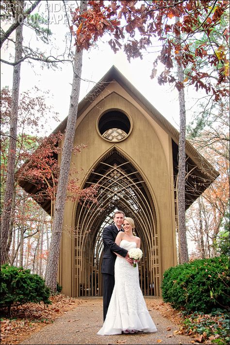 Mildred B. Cooper Memorial Chapel -  Bella Vista Arkansas Wedding - Trinity Ridge Photography - www.trinityridge.com - Bride and Groom Pose - Glass Chapel Bella Vista Arkansas, Glass Chapel, Wedding Chapels, Church Building Design, Groom Pose, Arkansas Wedding, Wedding Venue Inspiration, Bella Vista, Groom Poses