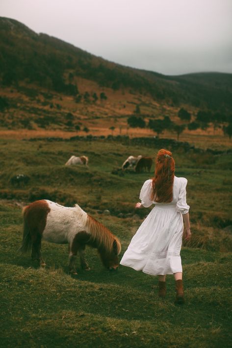 pony-3 A Clothes Horse, Rpg Characters, Cottagecore Aesthetic, Princess Aesthetic, Trik Fotografi, + Core + Aesthetic, Anne Of Green Gables, Clothes Horse, Photographic Paper