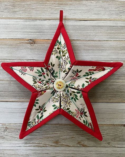 These Fabric Stars Are Great for Many Occasions - Quilting Digest Christmas Fabric Crafts To Make, Christmas Tree Quilted Ornaments, Christmas Fabric Stars Diy, Fabric Stars Pattern, Quilted Snowman Ornaments, Star Fabric Ornaments, Quilted Star Tree Topper, Fabric Christmas Decorations Diy, Diy Quilted Christmas Ornaments Free Pattern