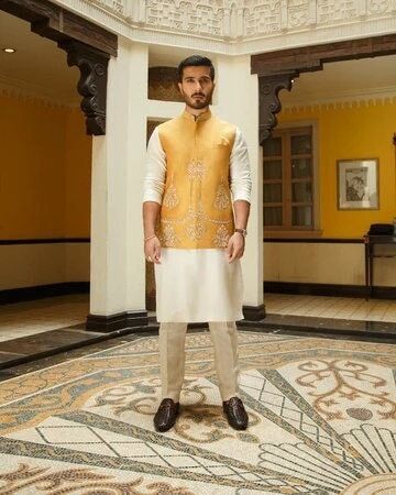 Haldi Dress For Groom, Haldi Ceremony Outfit For Men, Haldi Kurta, Haldi Couple, Haldi Outfit For Bride, Ceremony Outfit, Haldi Ceremony Outfit, Haldi Dress, Wedding Kurta For Men