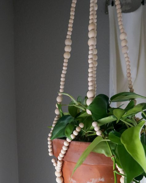 Plant Hangers With Beads, Wood Bead Plant Hanger, Woven Plant Hanger, Beaded Hanging Planter Diy, Wood Bead Plant Hanger Diy, Diy Macrame Plant Hanger With Beads, Macrame Plant Hanger Beads, Macrame Plant Hanger With Beads Tutorial, Beaded Plant Hangers Diy