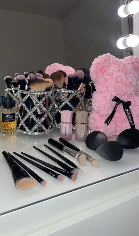 Room Baddie, Aya Core, Baddie Room Ideas, Baddie Room, Makeup Collection Goals, Flower Bear, Pink Vanity, Makeup Drawer Organization, Makeup Drawer