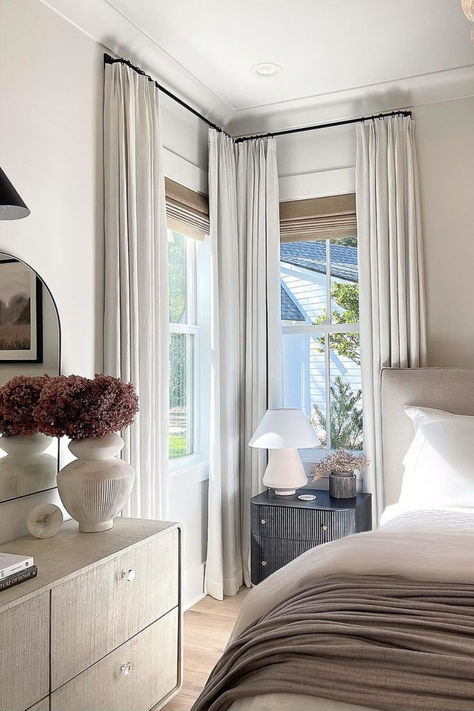 Naturally, curtains are an important part of the decor and the element that has the most impact. In addition to blocking sunlight, curtains help to decorate the room and enhance the ambiance. Follow us to get more inspirational ideas for home decor. (📷:@zdesignathome) #twopagescurtains #twopageshome #bedroomdecor #neptunehome #bedroomdesign #bedroom #interiordesign #interiordecor #homestyling #homedecoration #neutralstyle Modern Bedroom With Curtains, Windows Around Bed, Windows Either Side Of Bed, Bedroom With Too Many Windows, Layered Blinds And Curtains, Small Bedroom Window Curtain Ideas, How To Hang Bedroom Curtains, Curtains And Shades Together, Corner Curtains Bedroom