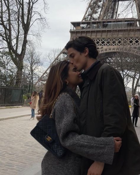 Emelie Lindmark, Paris Photo Ideas, Paris Couple, Paris Dream, Best Honeymoon Destinations, Powerful Prayers, Best Honeymoon, Couples Vibe, Paris Aesthetic