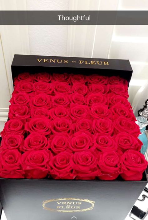 Venus et flour Venus Flowers, Fleur Aesthetic, Pretty Bags, Gift Boxes, Flour, Vision Board, Gift Box, Romance, Hotel