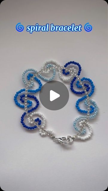 Wavy Bead Bracelet Tutorial, Seed Bead Heart Bracelet Tutorial, How To Make Seed Bead Bracelets Daisy Chain, Glass Bead Flower Bracelet Tutorial, Seed Bead Bracelets Flower Daisy Chain Tutorial, Seed Bead Patterns, Bracelet Ideas, Bead Patterns, Jewelry Diy