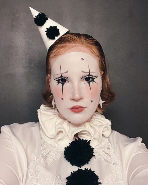 Scary Drag Makeup, Clown Makeup Men Easy, Mime Clown Makeup, Minimal Clown Makeup, Vintage Circus Makeup, Classic Clown Makeup, Jester Makeup Female, Casual Clown Outfit, 1930s Clown