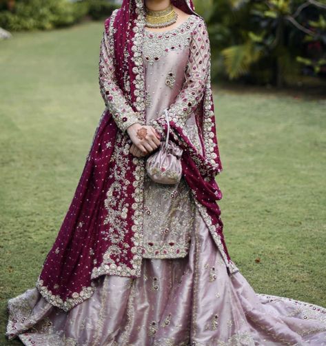 Mehroon Color Combination, Shalima Bride Dress, Pakistani Bridal Dresses Online, Modern Bridal Dress, Pakistani Bridal Dress, Red Bridal Dress, Desi Wedding Dresses, Latest Bridal Dresses, Traditional Indian Dress