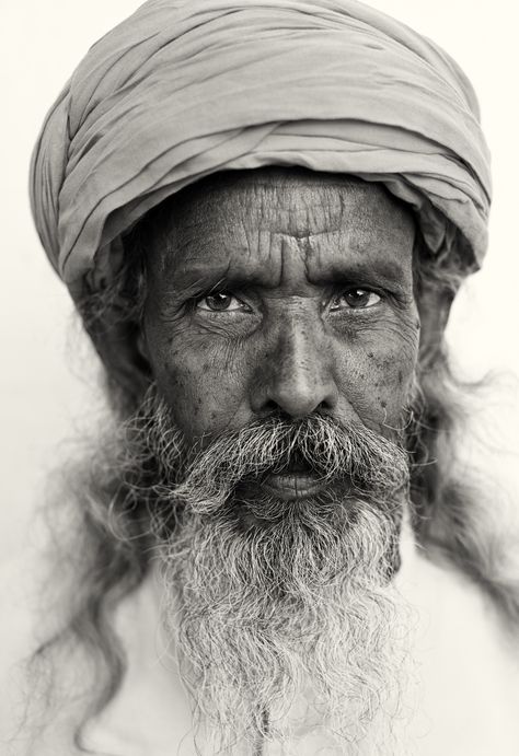 Indian Portrait Reference, Old Portrait Photography, Black And White Portrait Photography, Black And White Photography Portraits, Old Man Portrait, Realistic Sketch, Realistic Pencil Drawings, Sketch Portrait, Old Portraits