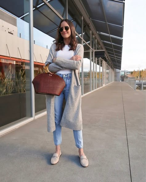 Gray Long Cardigan Outfit, Cardigan Outfit With Jeans, Long Grey Cardigan Outfit, Light Gray Cardigan Outfit, Grey Pullover Outfit, Gray Cardigan Outfit, Grey Cardigan Outfit, Cardigan Outfit Casual, Duster Cardigan Outfit