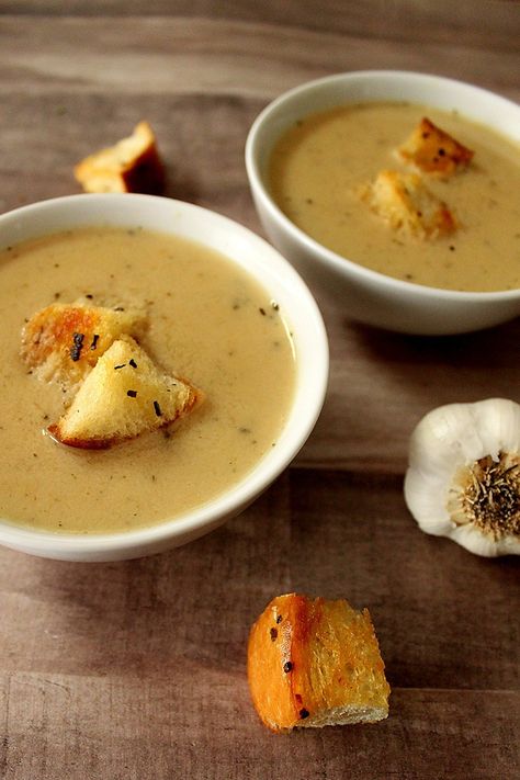 Garlic Bread Soup, Liquid Meals, Crusty Bread Recipe, Bread Bowl Recipe, Bread Soup, Cold Weather Comfort Food, Pickled Garlic, Mushroom Soup Recipes, Garlic Bread Recipe