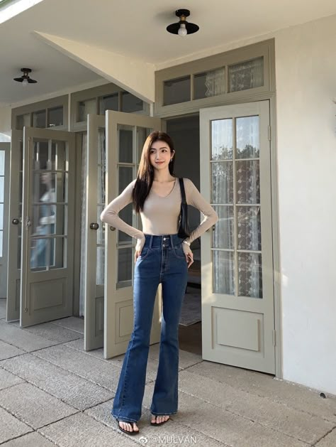 Cut Bray Outfits Jeans, Cutbray Jeans Outfit, Cutbray Style, Bootcut Jeans Outfit Casual, Mulvan Official, Tita Outfit, Jean Top Outfits, Cutbray Jeans, Bootcut Jeans Outfit