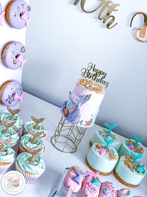 Mermaid Birthday Sweet Table, Mermaid Sweet Table, Decor Natal, Dessert Table Birthday, Mermaid Theme Birthday Party, Sweet Corner, Sweet Tables, Unicorn Birthday Cake, Mermaid Baby