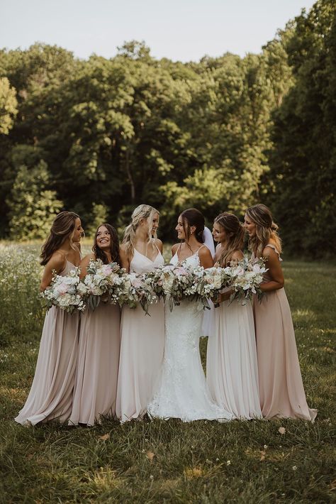 Prettiest Wedding Colors, Blush And Champagne Bridesmaid Dresses, Bridesmaid Dresses For June Wedding, Bridesmaids Dresses For Summer, Bridesmaids Dress Color Palettes, Summer 2023 Bridesmaid Dresses, Simple Color Schemes Wedding, Rustic Wedding Bridesmaid Dresses Color Schemes, Florida Wedding Bridesmaid Dresses