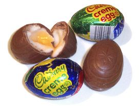 egg British Sweets, Cadbury Eggs, Vintage Sweets, Cadbury Creme Egg, Popular Candy, Cadbury Dairy Milk, Creme Egg, Chocolate Shells, Creamed Eggs