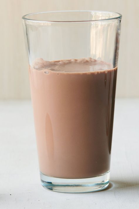 How To Make Chocolate Milk With Cocoa, How To Make Chocolate Milk, Chocolate Milk With Cocoa Powder, Chocolate Milk Aesthetic, Chocolate Milk Recipe, Best Chocolate Milk, Chocolate Dump, Nutella Milkshake, Chocoflan Recipe