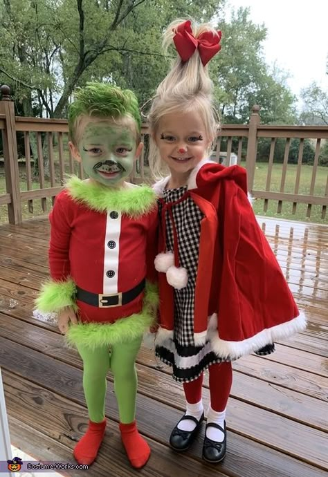 The Grinch & Cindy Lou Costume - 2019 Halloween Costume Contest Cindy Lou Costume, Grinch Cindy Lou, Diy Fantasia, Sibling Halloween Costumes, Grinch Costumes, Twin Halloween, Vlasové Trendy, Zucca Halloween, Cindy Lou