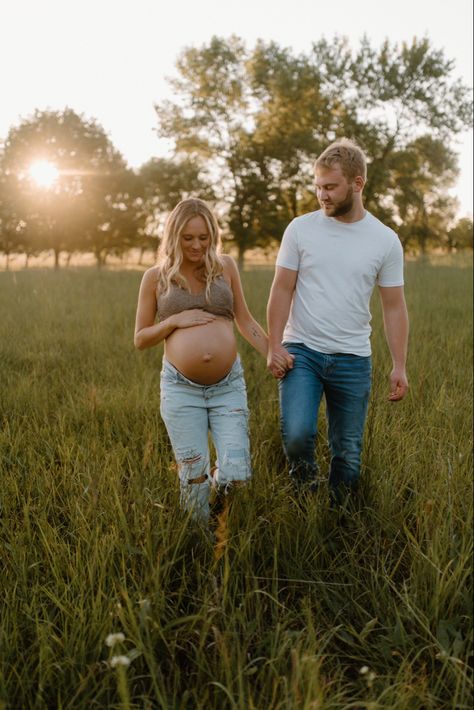 Apple Orchard Maternity Photos, Farm Maternity Pictures, Pictures In Field, Sunset Maternity Photos, Maternity Photo Outfits, Mom Goals, Maternity Picture, Moms Goals, Kodak Moment