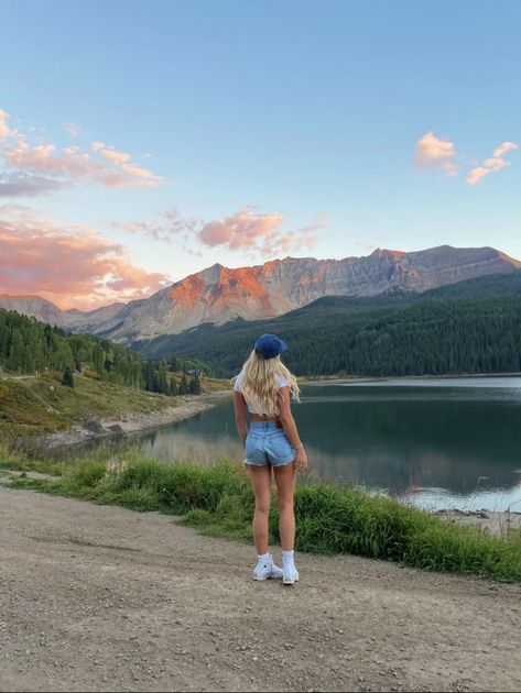 #sunset #preppy #aesthetic Hike Insta Pics, Preppy Mountain Aesthetic, Colorado Picture Ideas Summer, Hiking Mountain Aesthetic, Norway Instagram Pictures, Outdoors Instagram Pictures, Colorado Inspo Pics, Summer Aesthetic Mountains, Summer In The Mountains Aesthetic