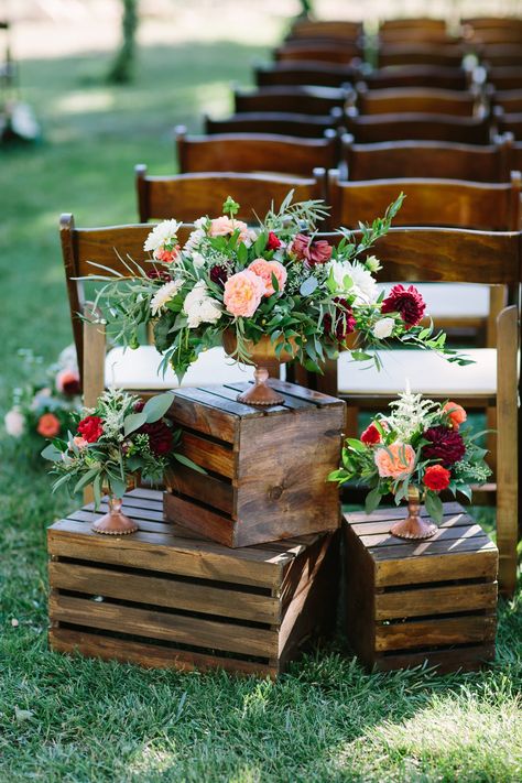 Crates and Flowers Wooden Crates Wedding, Wedding Aisles, Wedding Aisle Outdoor, Wedding Isles, Fall Wedding Diy, Deco Champetre, Rustic Wedding Decorations, Wedding Aisle Decorations, Rustic Fall Wedding