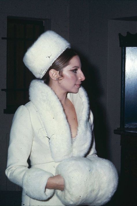 72nd Birthday, Around The Fur, Barbara Streisand, Sandra Dee, Fashion Moments, Barbra Streisand, Fur Hat, Moda Vintage, Mink Fur