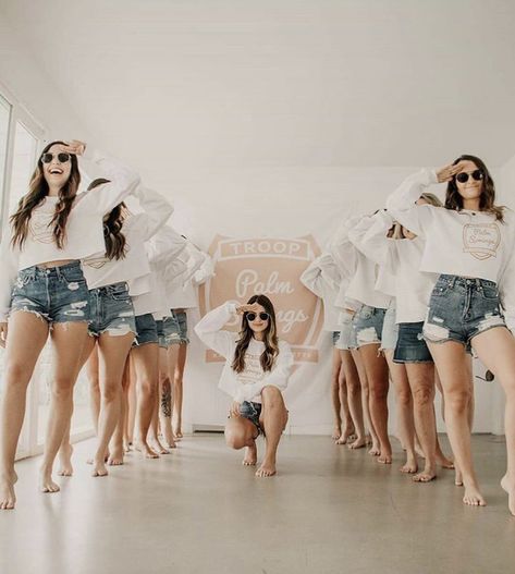 Photoshoot Bachelorette Party, Pre Wedding Bridesmaid Photos, Bachelorette Party Photo Poses, Bachelorette Party Photo Shoot, Bachelorette Party Photography, Bachelorette Photoshoot Ideas, Bachelorette Party Poses, Bachelorette Party Outfit For Bridesmaid, Bridesmaid Bachelorette Outfit