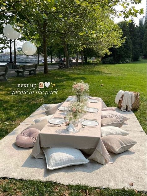 Picnic Party Decorations, Picnic Birthday Party, Outdoor Dinner Parties, Backyard Birthday, Picnic Inspiration, Picnic Decorations, Picnic Birthday, Emma Rose, Picnic Date