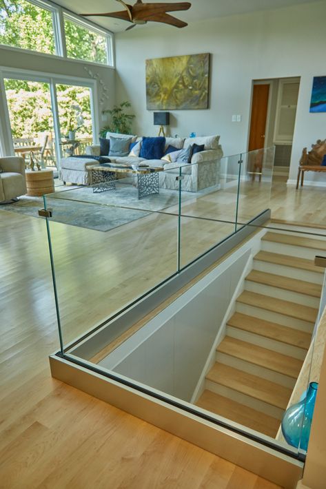 Plexiglass Railing Indoor, Glass Railing Interior Living Rooms, Glass Stairway Railings, Glass Balcony Railing Indoor, Glass Railing Balcony Interior, Glass Stair Railing Ideas Modern, Stair Glass Railing Ideas, Cool Railings For Stairs, Glass Interior Railing