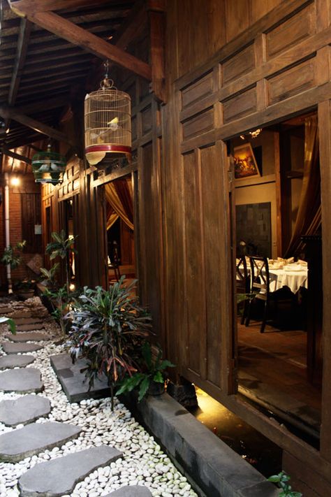 Java House, Joglo House Design, Indonesian Architecture, Indonesian House Traditional, Bali Traditional House, Indonesian Decor, Indonesian House, Indonesia Architecture Traditional, Bali Traditional Architecture