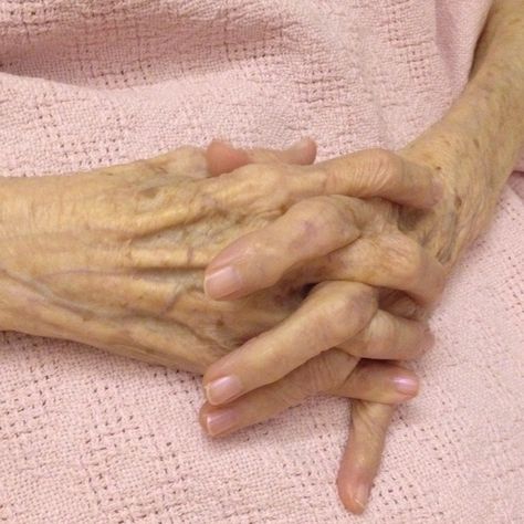 Old Hands Aesthetic, Old People Aesthetic, Wrinkles Aesthetic, Old Woman Aesthetic, Aged Hands, Beauty In The Mundane, Foto Art, Old Woman, What’s Going On