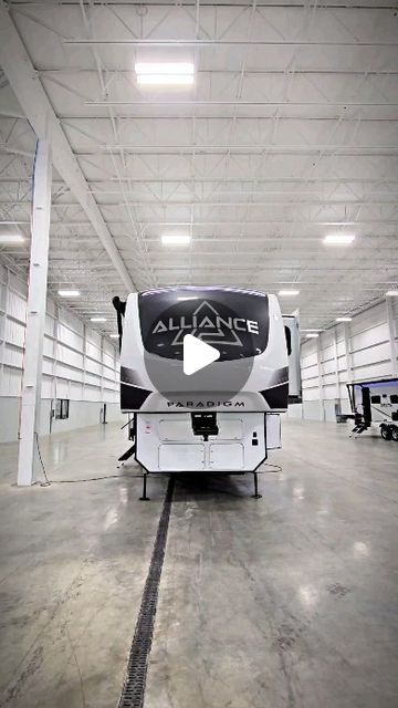 2 Bedroom Rv, Toy Hauler Rv, Luxury Rv Living, Luxury Fifth Wheel, Camp Trailers, Luxury Campers, Rv Floor Plans, 5th Wheel Camper, Fifth Wheel Toy Haulers